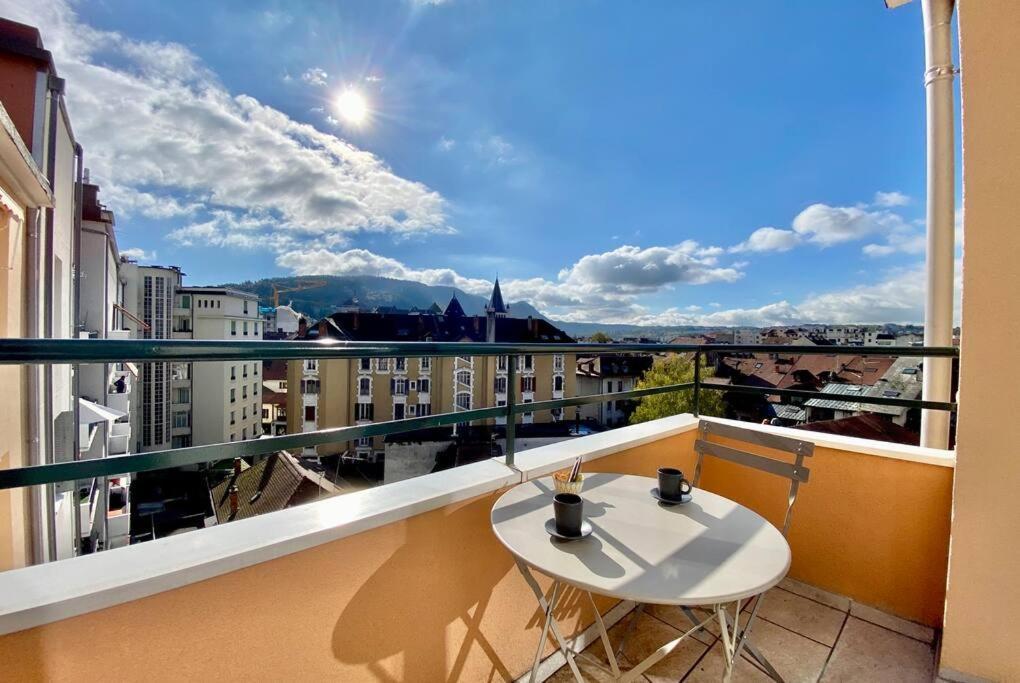 Toit-Terrasse Traversant Plein Centre 100M Du Lac Apartment Annecy Ngoại thất bức ảnh